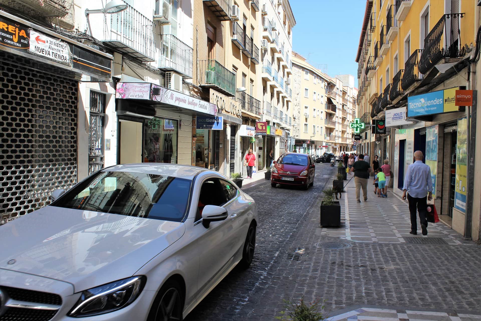 Cortada al tráfico la calle Álamos hasta nuevo aviso