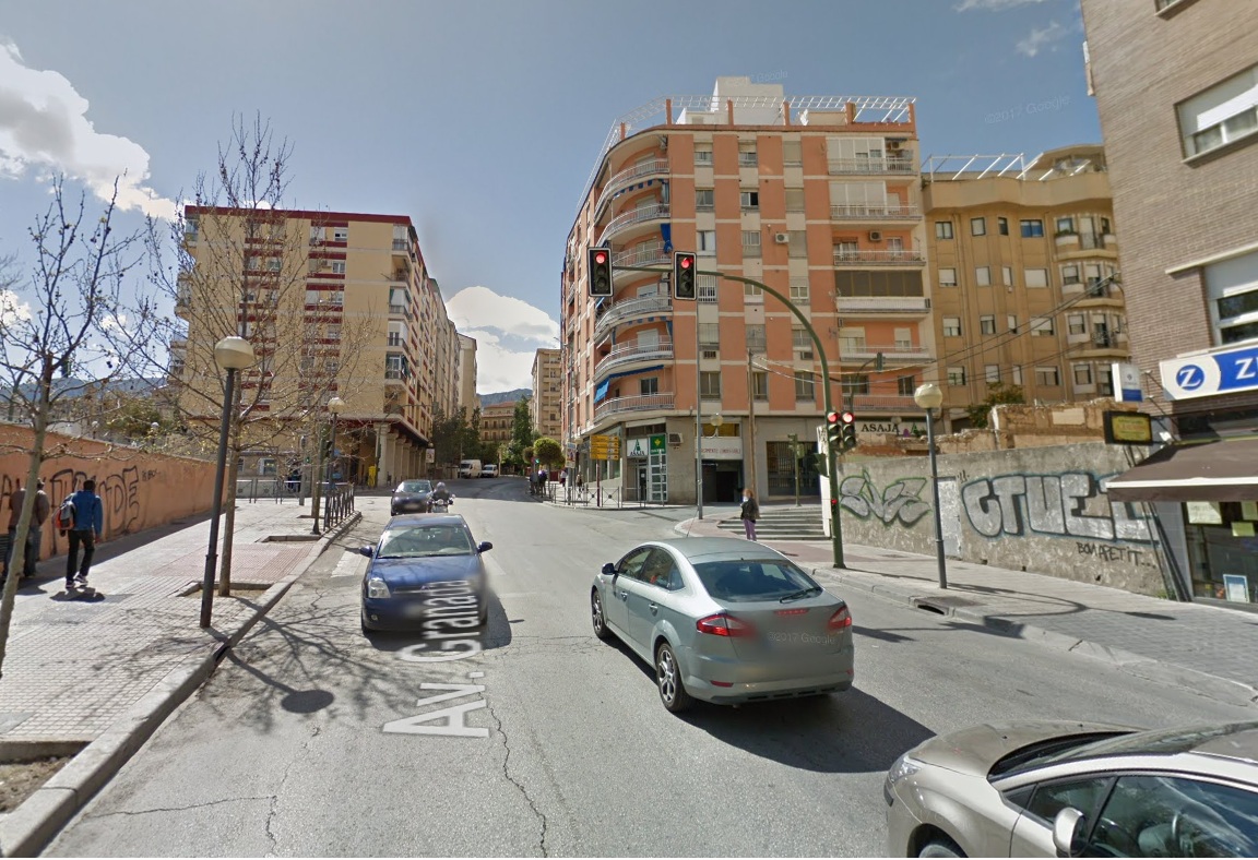 Cruce de la Avenida de Granada Jaén 24h