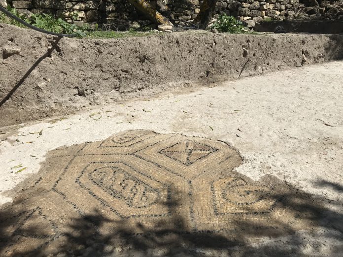 villa romana y grandes mosaicos en el yacimiento de "El Altillo" en Rus
