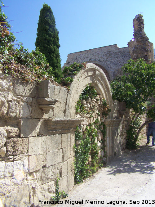 iglesia de santo domingo puerta sellada castillo de la iruela jaen