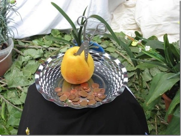 Curiosidades sobre las cruces de mayo - el pero y las tijeras