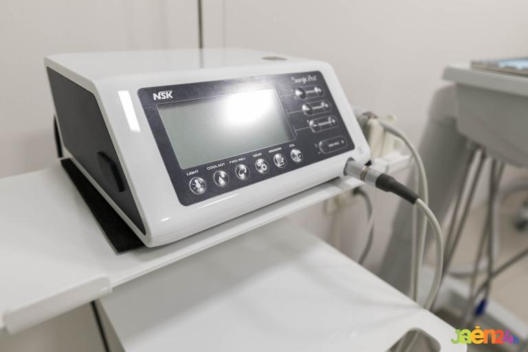 Clínica dental Dr. Ismael Cerezo Jaén - Implantología dental