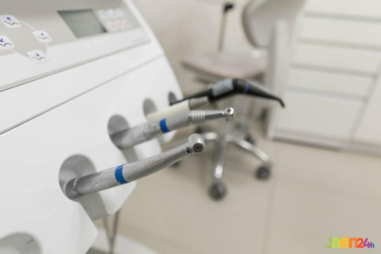 Clínica dental Dr. Ismael Cerezo Jaén -  Implantología dental