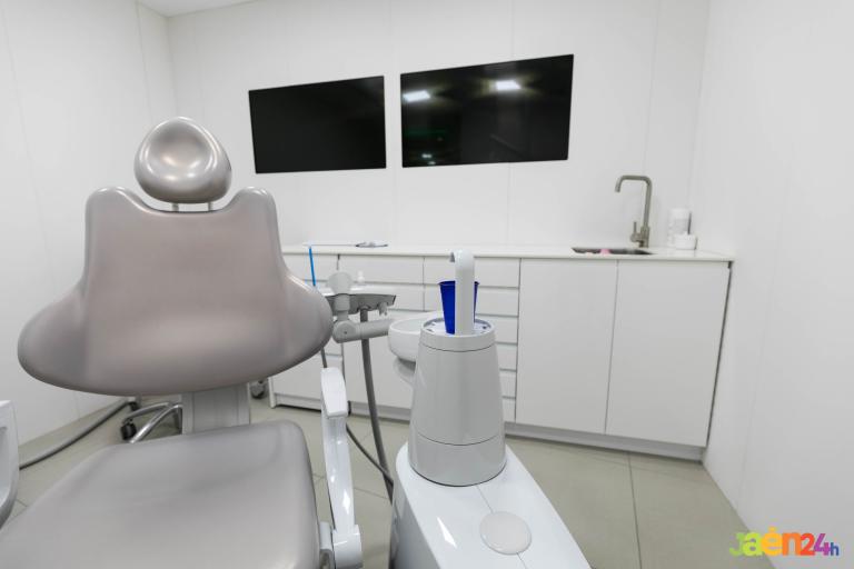 Clínica dental Dr. Ismael Cerezo Jaén -  Implantología dental