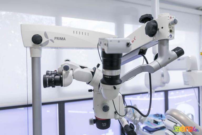 Clínica dental Dr. Ismael Cerezo Jaén -  Microscopio dental