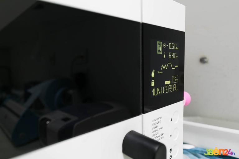 Clínica dental Dr. Ismael Cerezo Jaén - Esterilizador