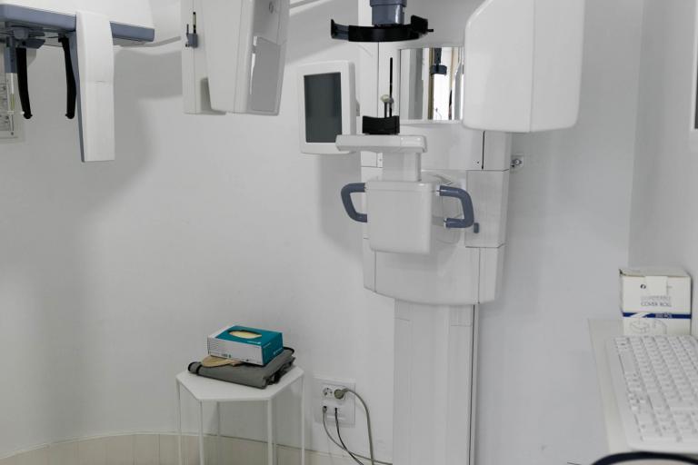 Clínica dental Dr. Ismael Cerezo Jaén - TAC Dental