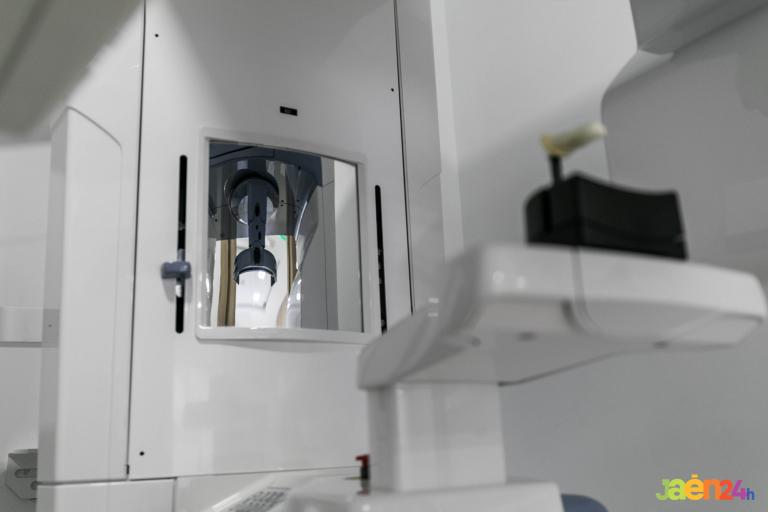 Clínica dental Dr. Ismael Cerezo Jaén - TAC Dental