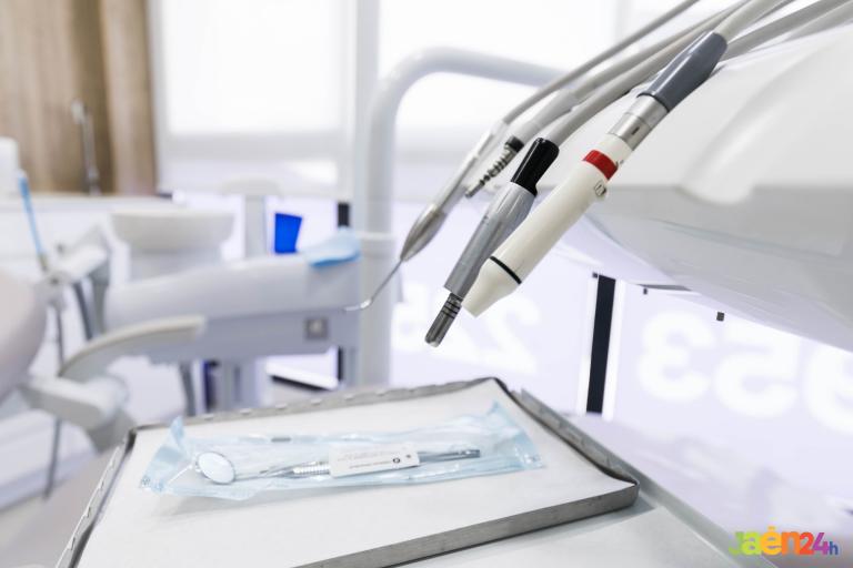 Clínica dental Dr. Ismael Cerezo Jaén -  Implantología dental