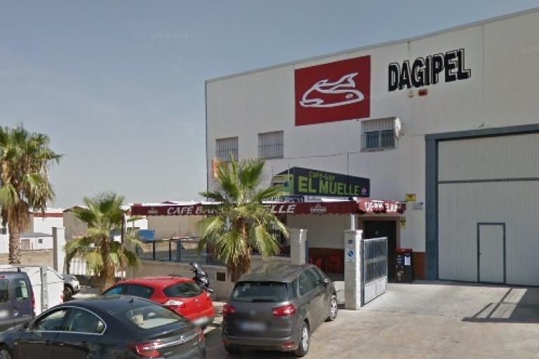 Exterior y Zona de Aparcamiento