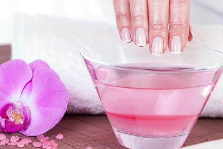 Uña y Carne, salón de estética, diseño y esculpido de uñas, en Jaén, Jaén24h