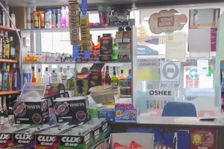 Cerveza fría, bebidas frescas, golosinas, patatas fritas, recargas móvil, tarjeta prepago, Locutorio y Alimentación S y D, en la calle Millán de Priego, Jaén