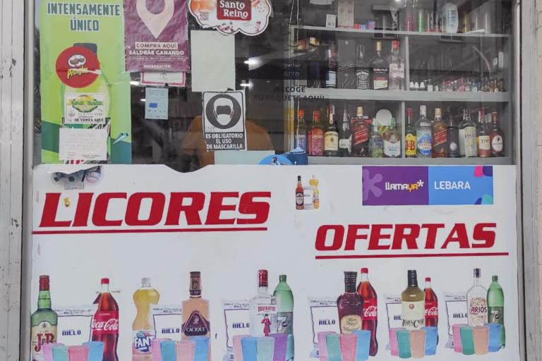 Cerveza fría, bebidas frescas, golosinas, patatas fritas, recargas móvil, tarjeta prepago, Locutorio y Alimentación S y D, en la calle Millán de Priego, Jaén