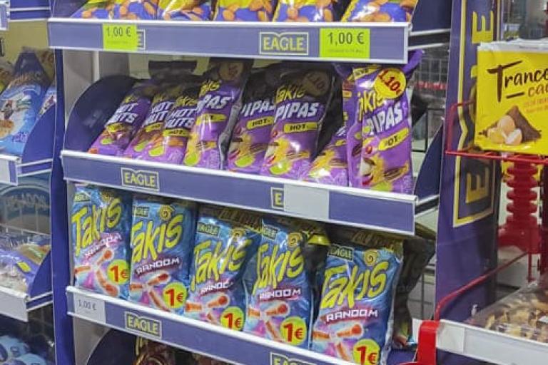 Cerveza fría, bebidas frescas, golosinas, patatas fritas, recargas móvil, tarjeta prepago, Locutorio y Alimentación S y D, en la calle Millán de Priego, Jaén