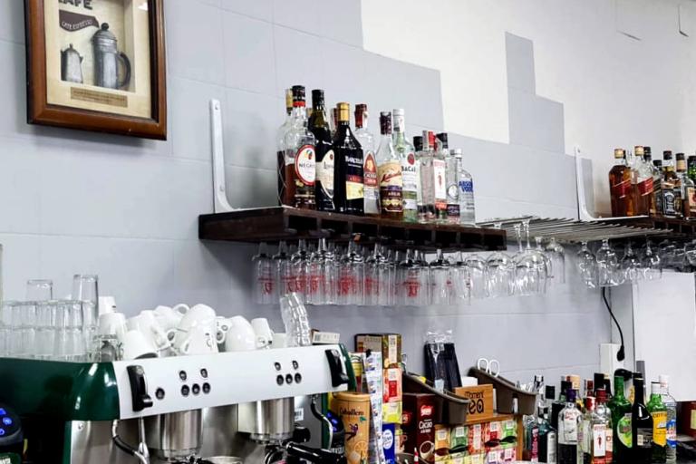 Bebidas y refrescos en calle millán de priego